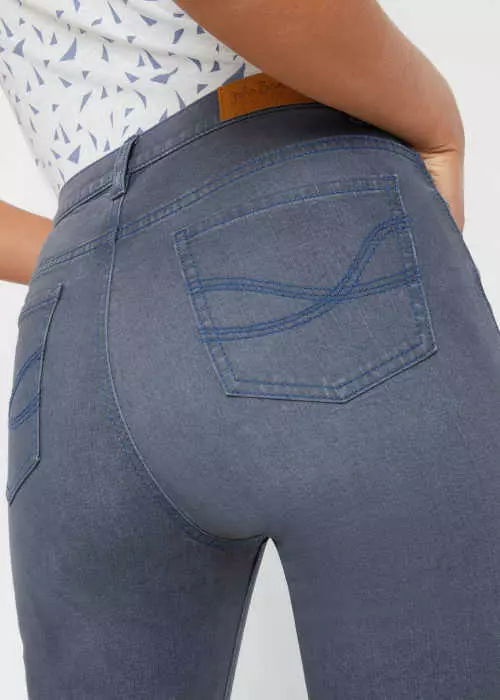 Dámske džínsy pod kolená