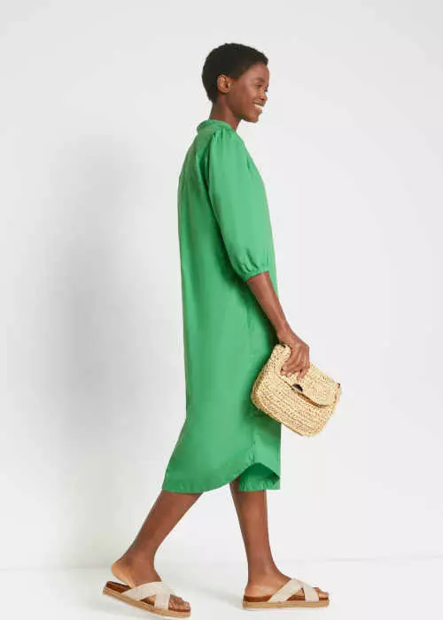 Zelené šaty s 3-4 rukávmi