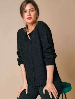 Praktický a nadčasový dámsky sveter pre moletky – rôzne farebné varianty