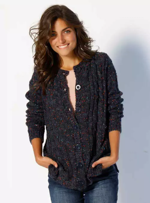 Praktický plus size sveter s nadčasovým pleteným vzorom
