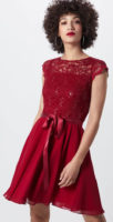 Rubínovo červené spoločenské krajkové šaty pre svadobné matky