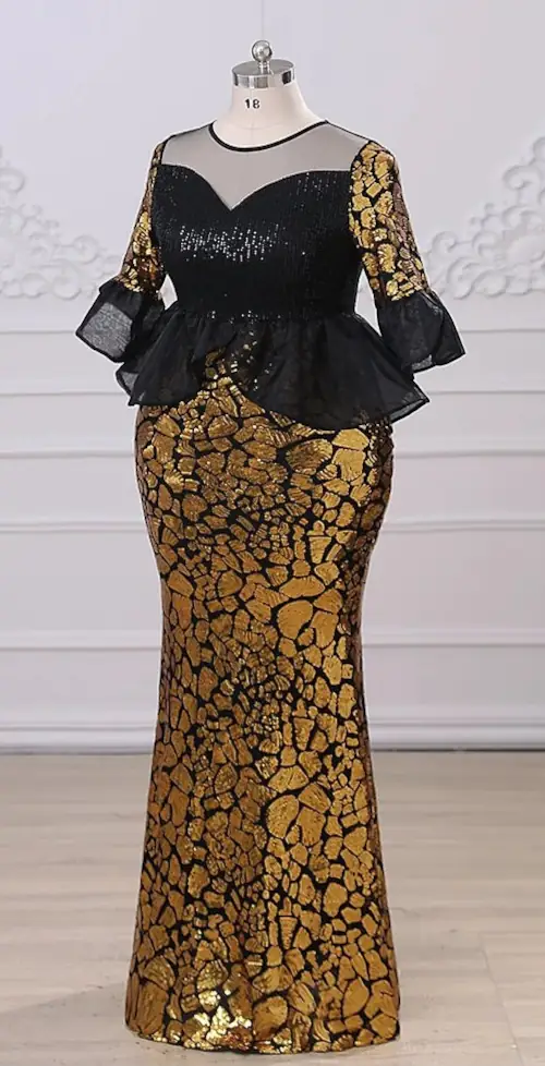 Zlaté flitrové večerné šaty s čiernymi volánmi