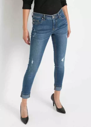 Dámske moderné džínsy s rozšírenými nohavicami v dĺžke nad členky